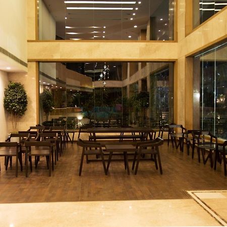 V 7 Hotel Čennai Exteriér fotografie