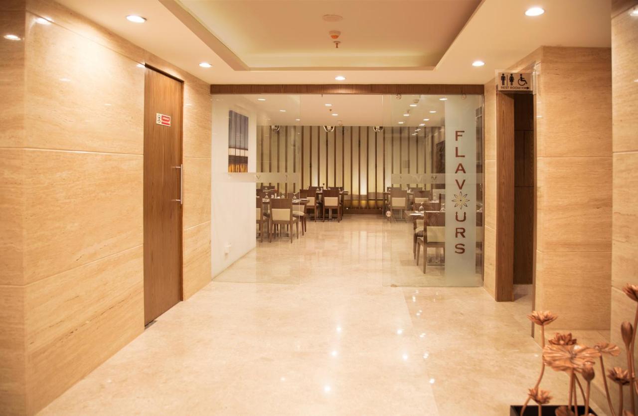 V 7 Hotel Čennai Exteriér fotografie