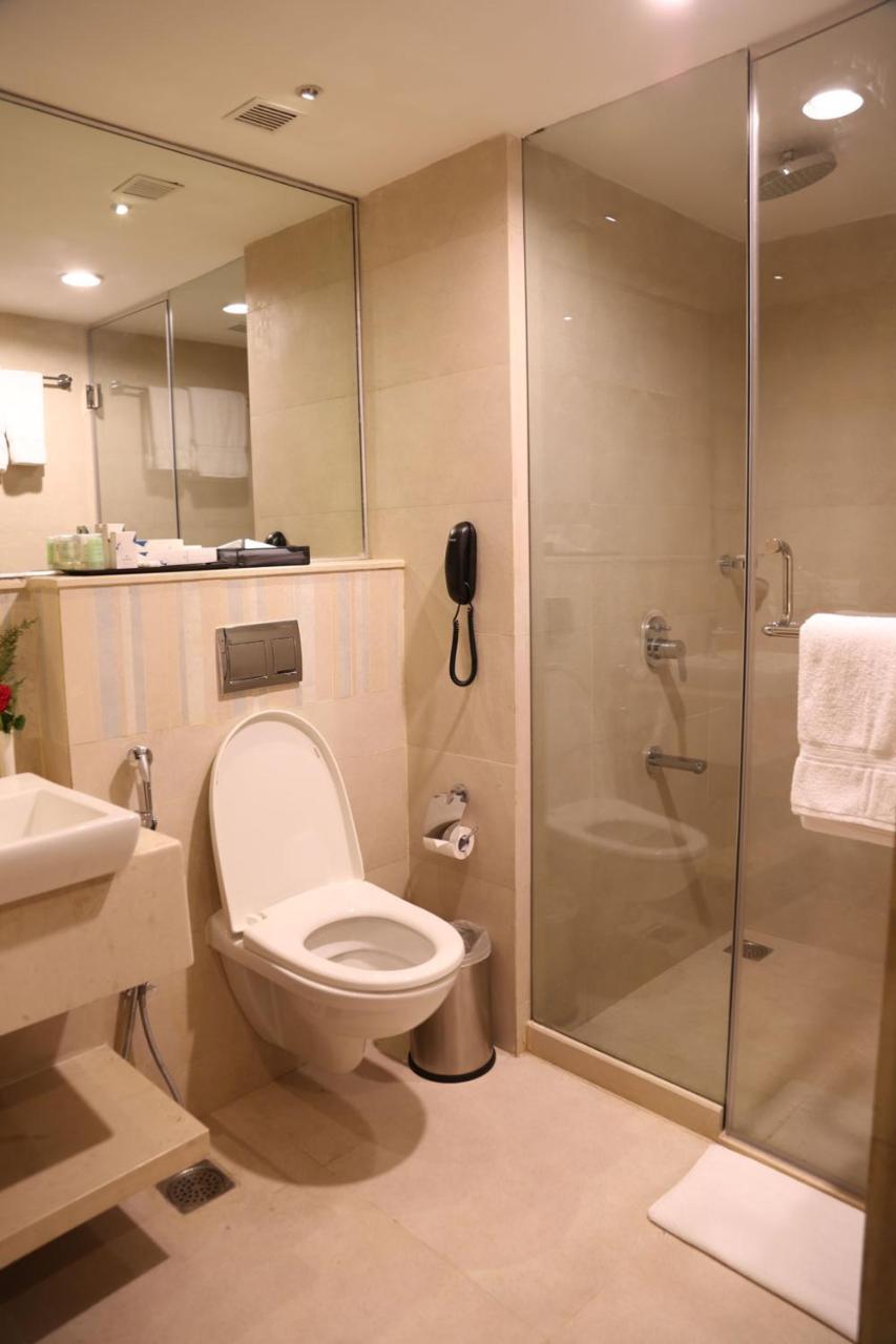 V 7 Hotel Čennai Exteriér fotografie