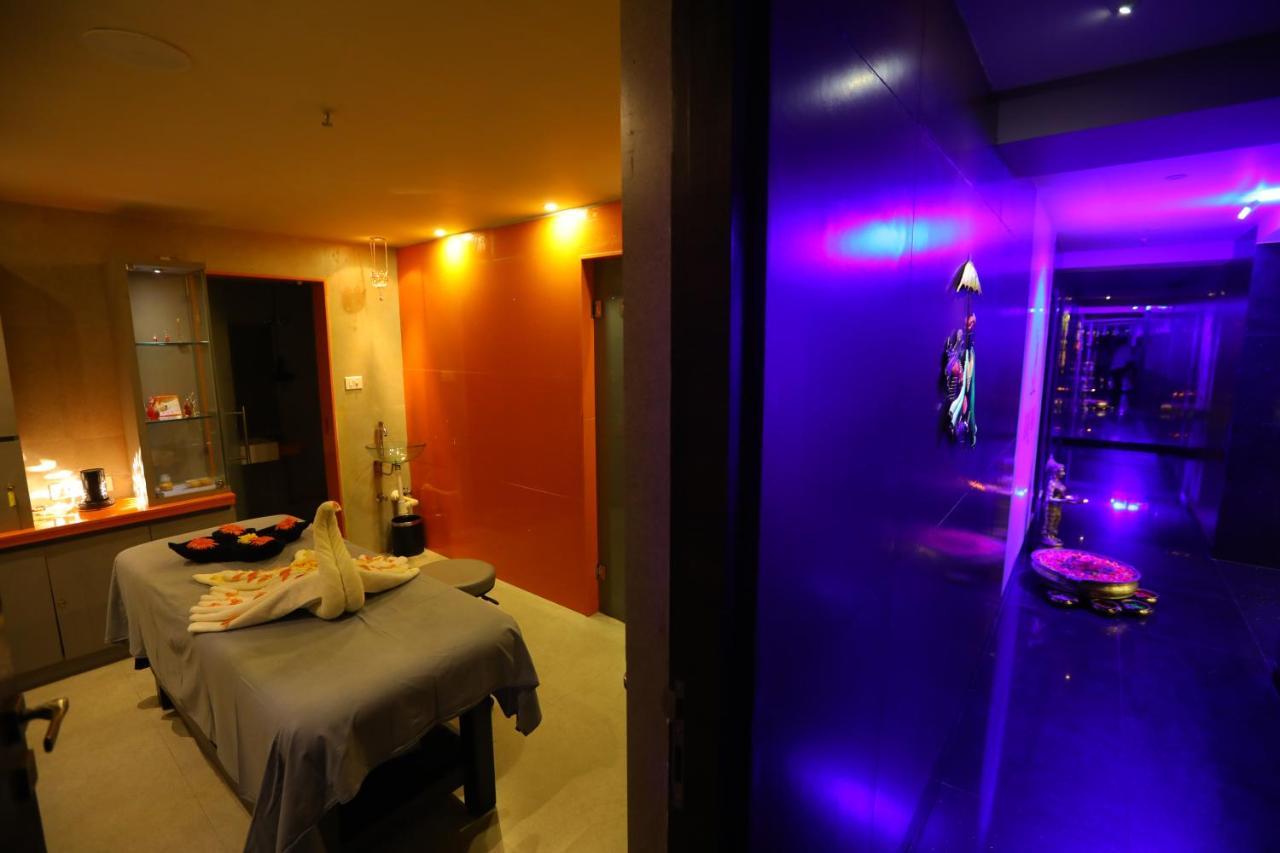 V 7 Hotel Čennai Exteriér fotografie