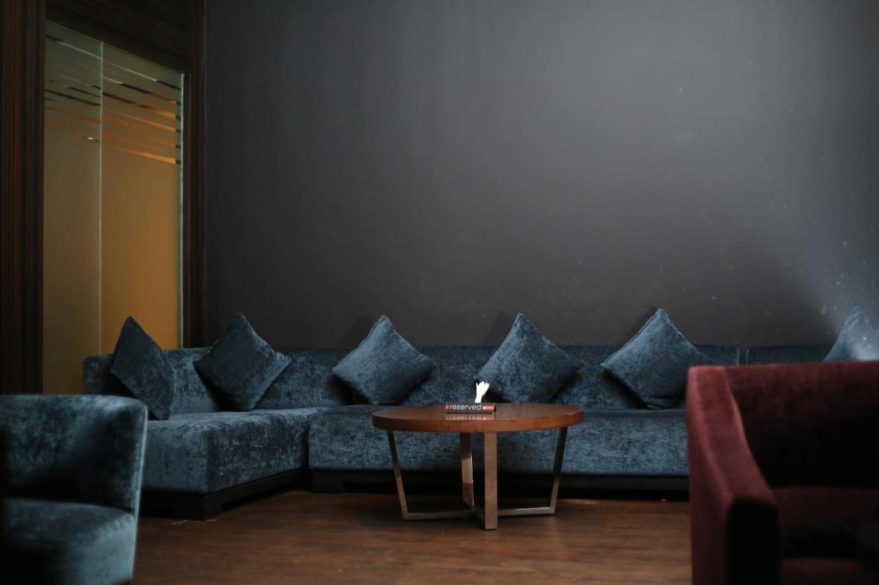 V 7 Hotel Čennai Exteriér fotografie