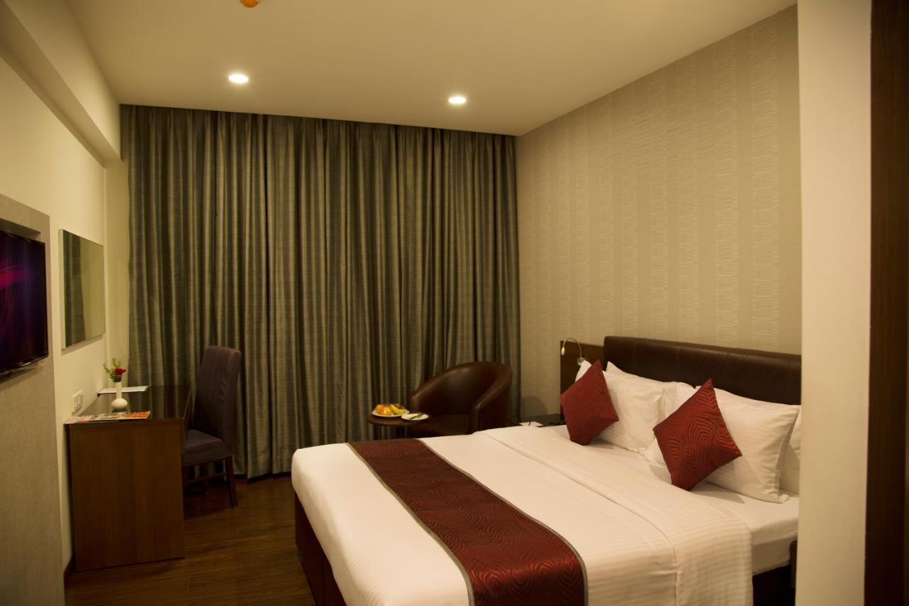 V 7 Hotel Čennai Exteriér fotografie