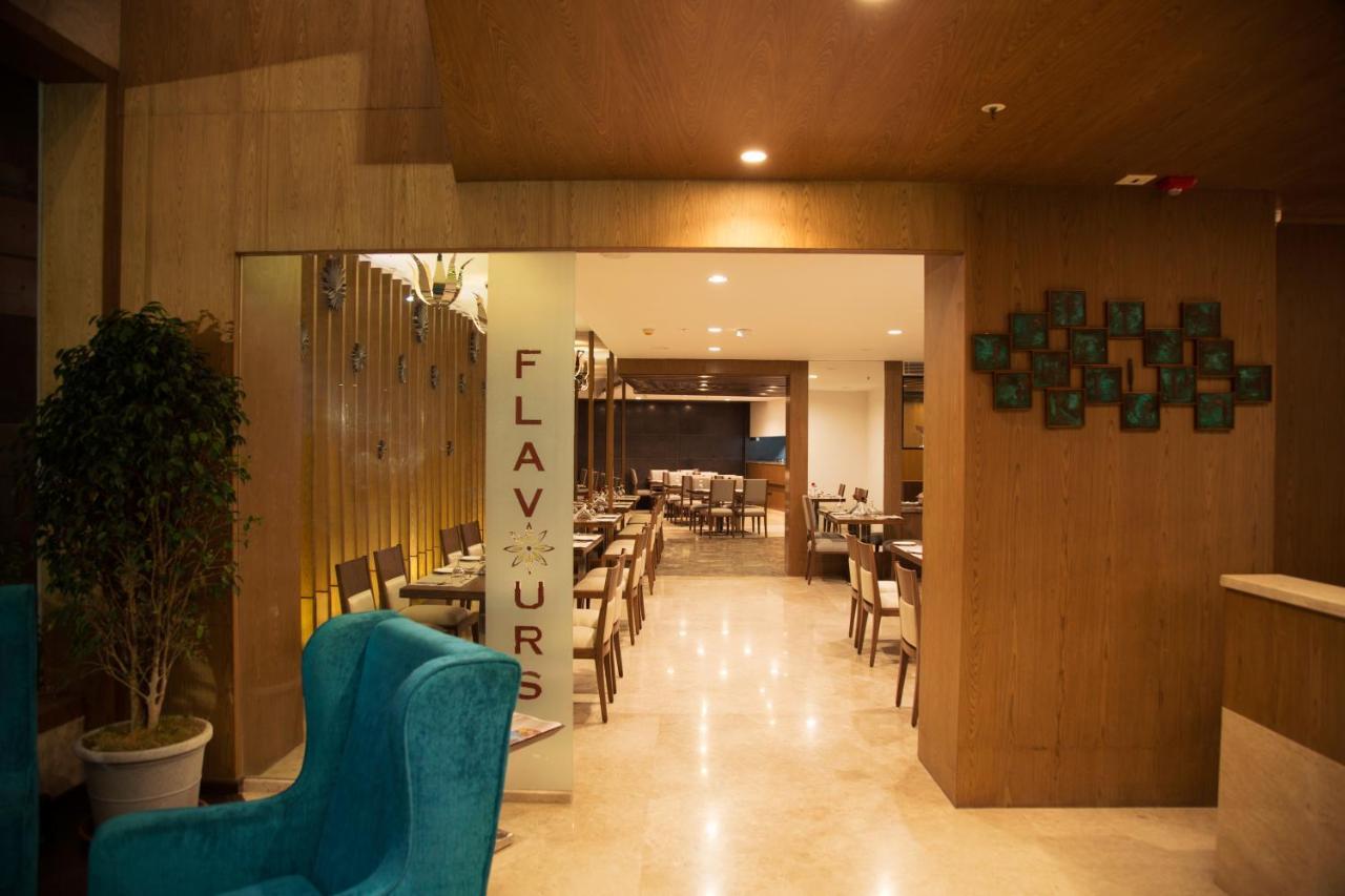 V 7 Hotel Čennai Exteriér fotografie