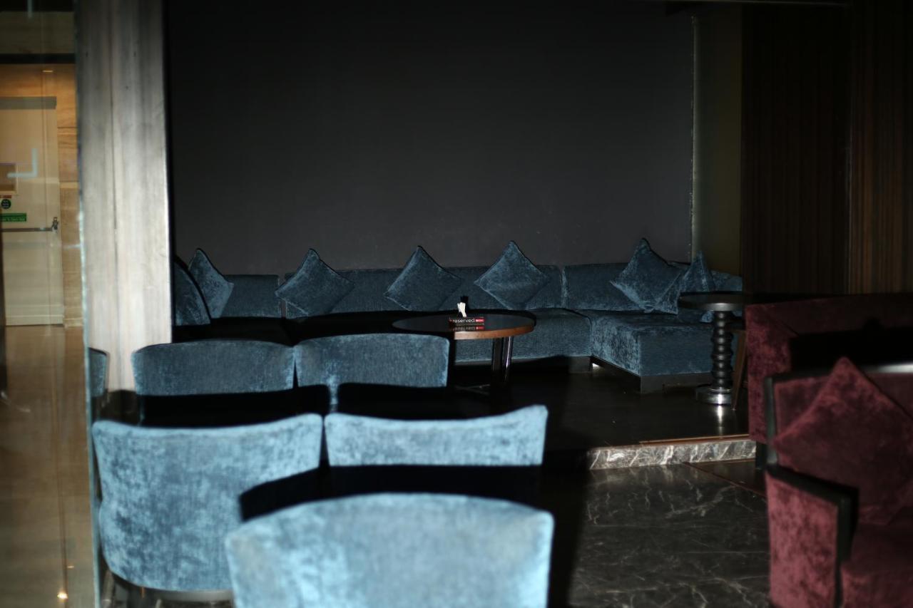 V 7 Hotel Čennai Exteriér fotografie